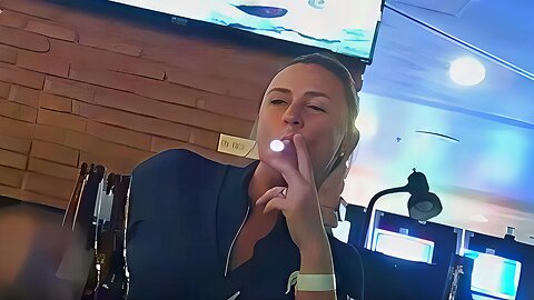 Candid Sexy Smoking Woman 729