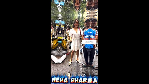 Bollywood Actress Neha Sharma With Fan's 🥰