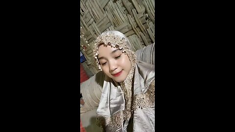 Gimana, aku kelihatan gimana dengan gaya baruku?