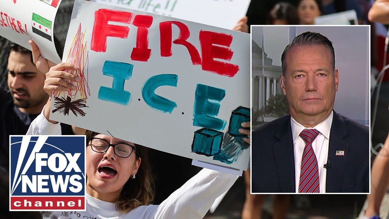 BREAKING: Anti-ICE protesters gather at facility near Chicago