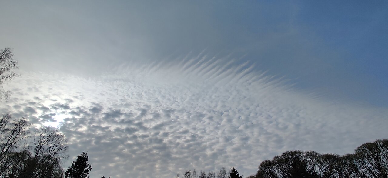 18.4.2025: Weird clouds..
