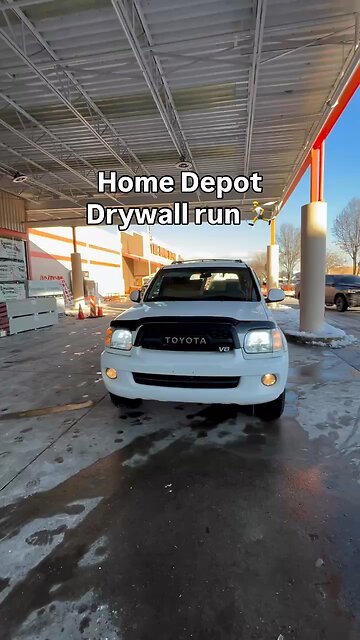 Old Toyota Sequoia Still Crushing Home Depot Loads 🔥