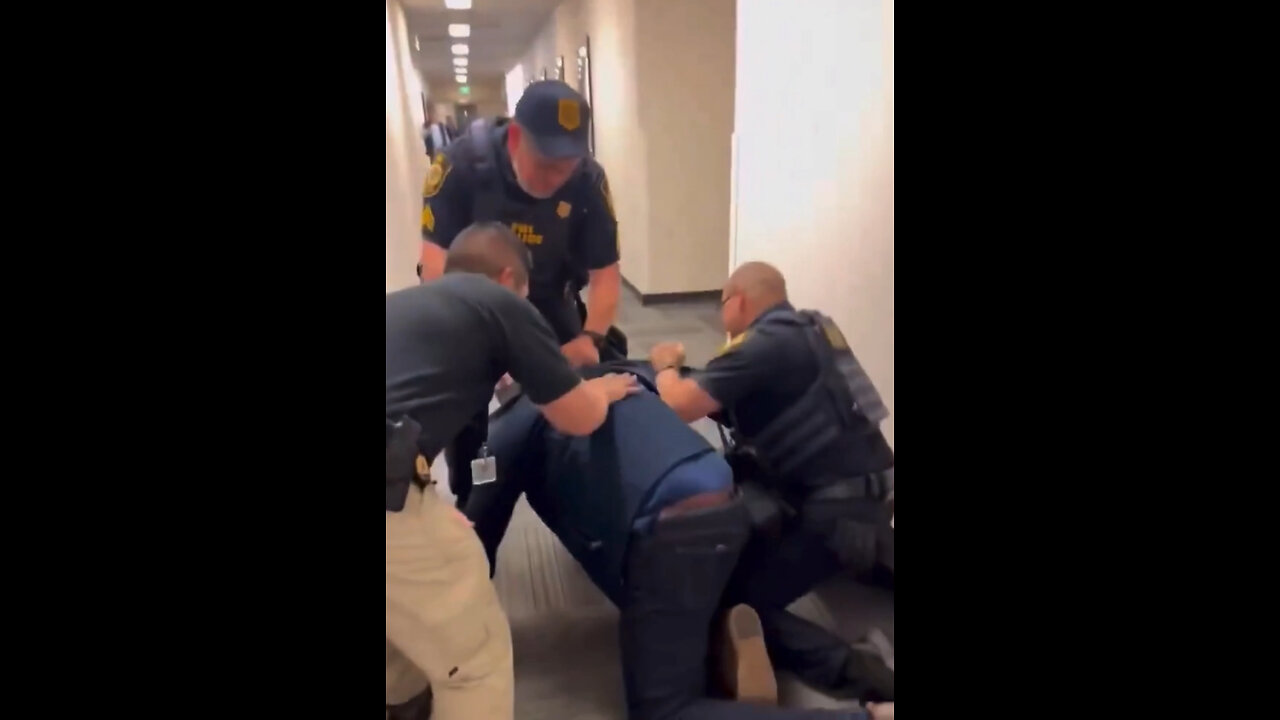🇺🇸BREAKING: SEN. PADILLA DETAINED AFTER CRASHING SEC. NOEM'S PRESS CONFERENCE