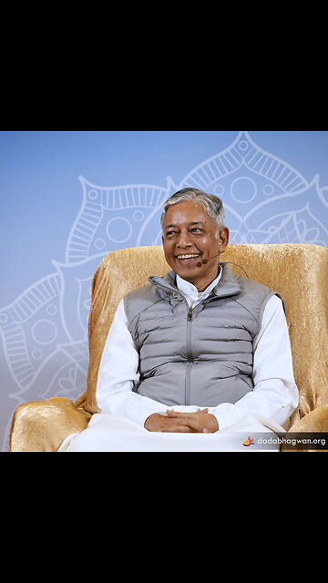 Pujyashree Deepakbhai's Purity Shines in the Smile!