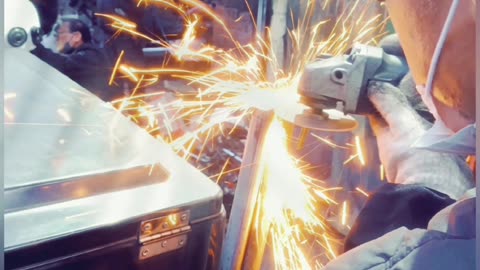 Vlog) When I was driving, my headset hit the metal bar and cut the metal bar!