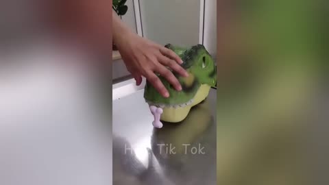 TIKTOK TRY NOT TO LAUGH CHALLENGE! 😂