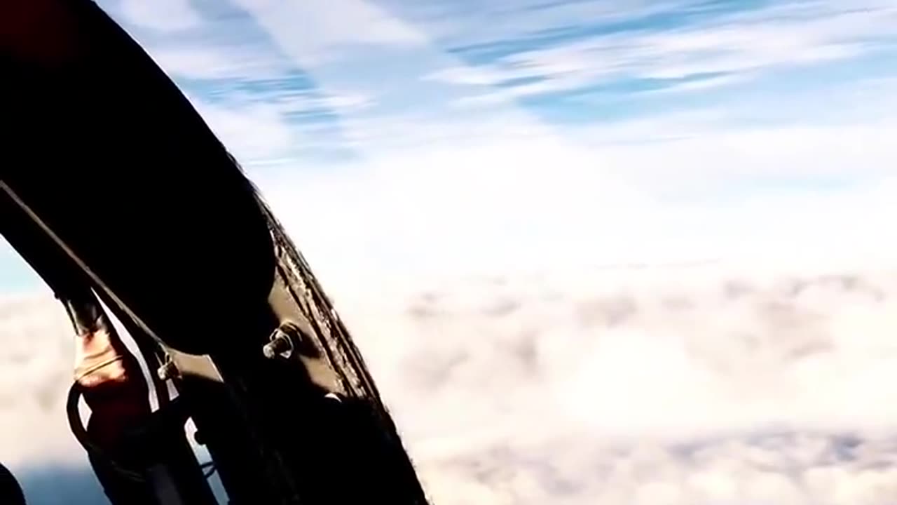 SR-71 “Vader” outpaces an F-4 Phantom at Mach 3+