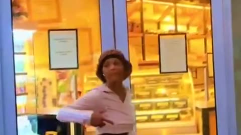 Black Attacks Woman