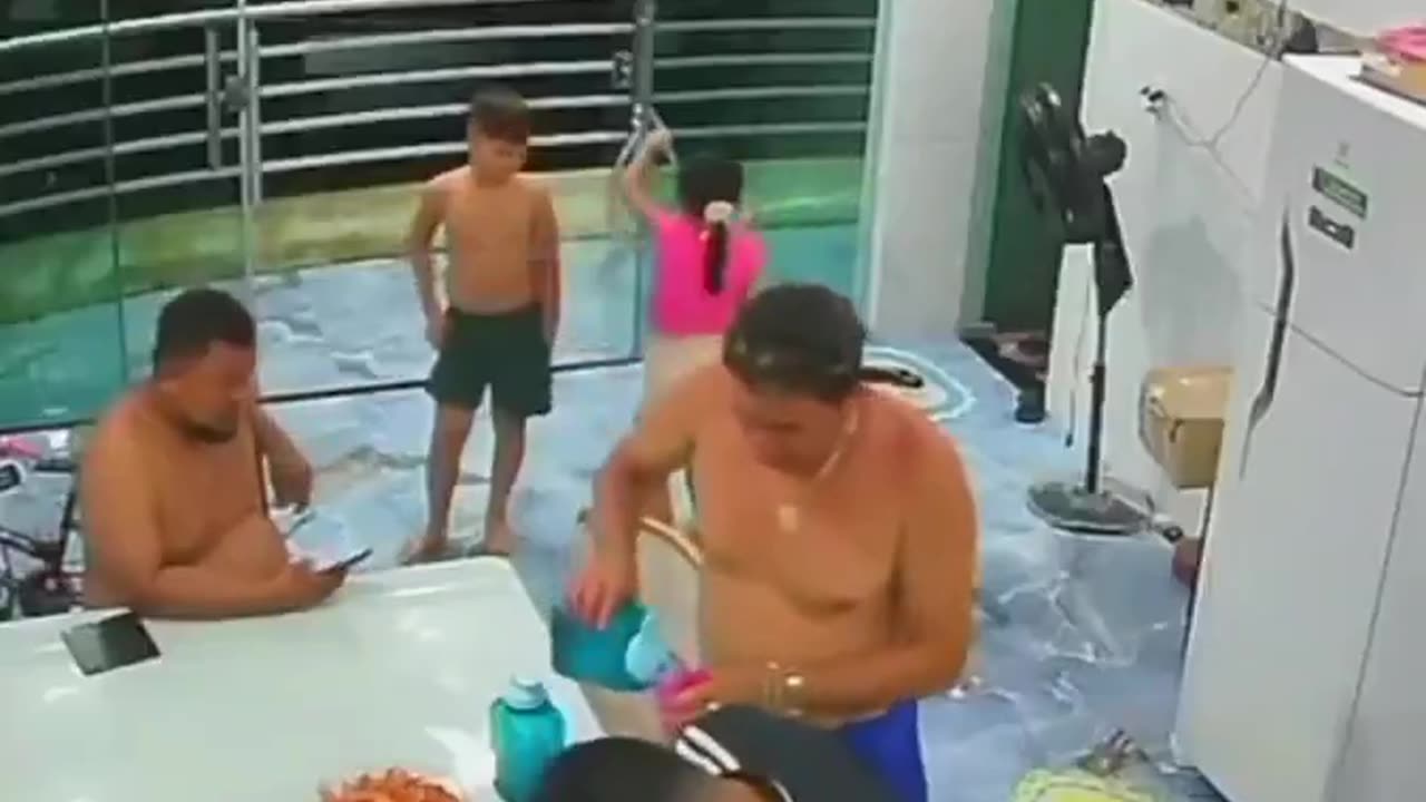 Niña descarga eléctrica