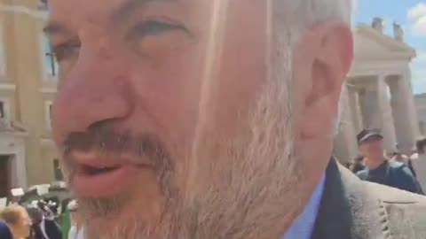 Claudio Borghi Aquilini in piazza San Pietro Ventanni di Sovranismo il libro