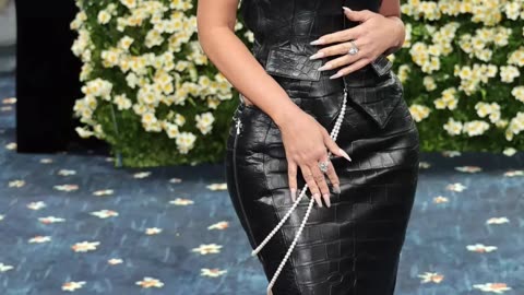 Kim Kardashian Scolds Bodyguard After Met Gala Dress Mishap on Red Carpet! - WorldEye