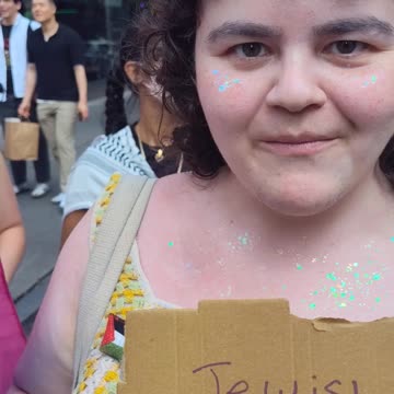 Jewish bisexual supports Zohran Mamdani for New York City mayor.