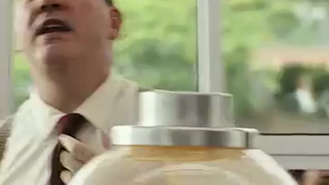 അയാൾ_ബിസിനസിന്റെ_രാജാവായി