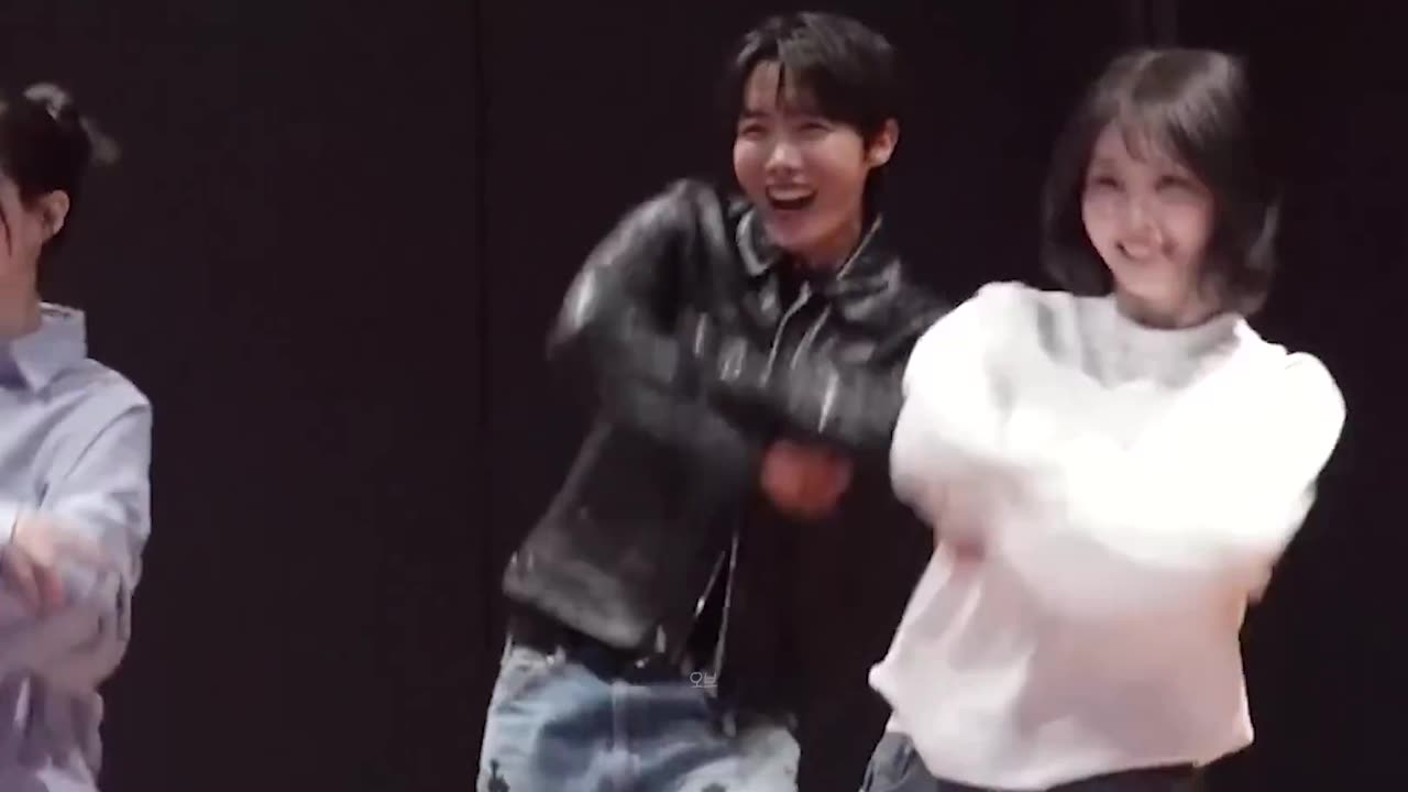 BTS HOBI JHOPE TWICE NAYEON MOMO