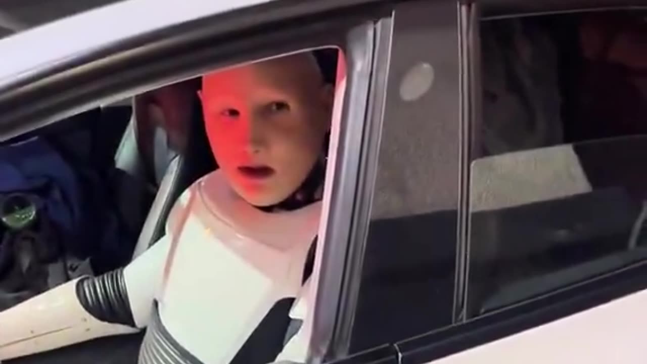 This is scary... Robot at the drive thru