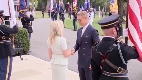 Finnish President Alexander Stubb (@alexstubb) arrives at the White House 🇺🇸 🇫🇮
			