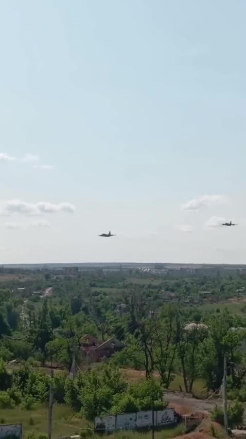 Russian Su24 Pilot Has No Chance to Eject (Fires Flares Too Close To Wingman)