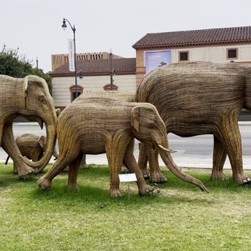 100 Life-Sized Elephants in Beverly Hills Park
