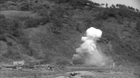 7TH CAVALRY REGT RIV... - 7TH CAVALRY REGT RIVER CROSSING, N OF CHUNCHON, KOREA ; 8TH - 111-adc-8773