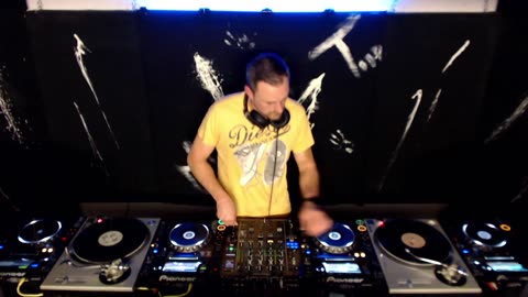 DJ MIKE TODD, mixing Techno. Playing with vinyl & digital.