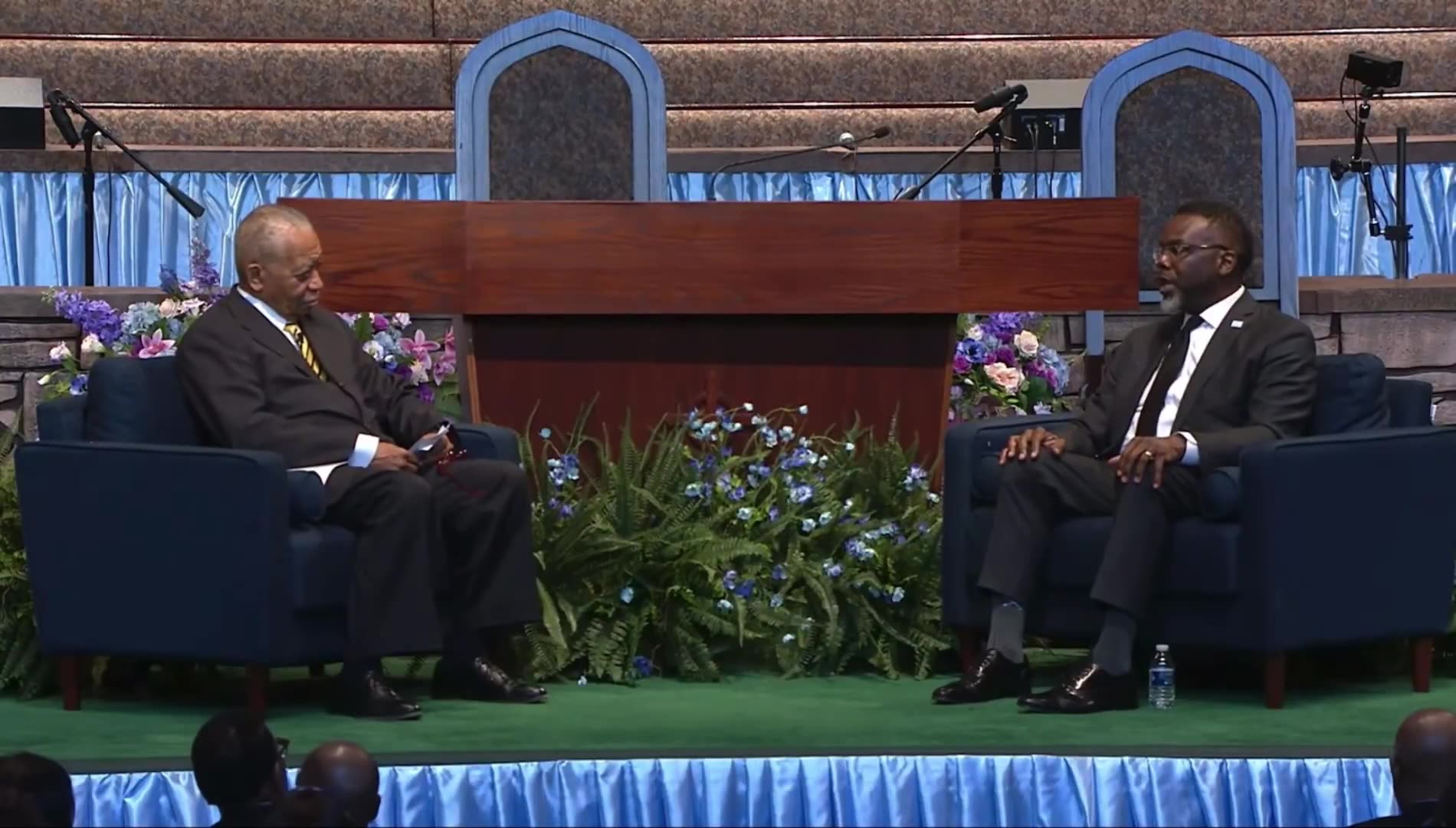 Black mayor talks about ONLY having blk ppl in charge LOL