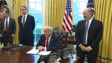 📜 PRESIDENT TRUMP SIGNS EXECUTIVE ORDERS IN THE OVAL OFFICE | February 3, 2025! 🇺🇸🏛️