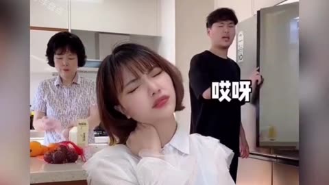 盘点整蛊男友爆笑场面二，这女友有点吃不消呀 #情侣日常 #整蛊男友 #专治不开心 #看一遍笑一遍 #搞笑