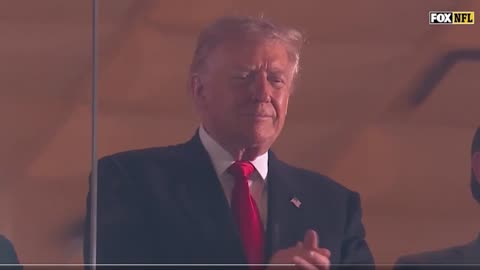 Tổng thống Trump chính thức có mặt tại trận đấu giữa Washington Commanders và Detroit Lions.