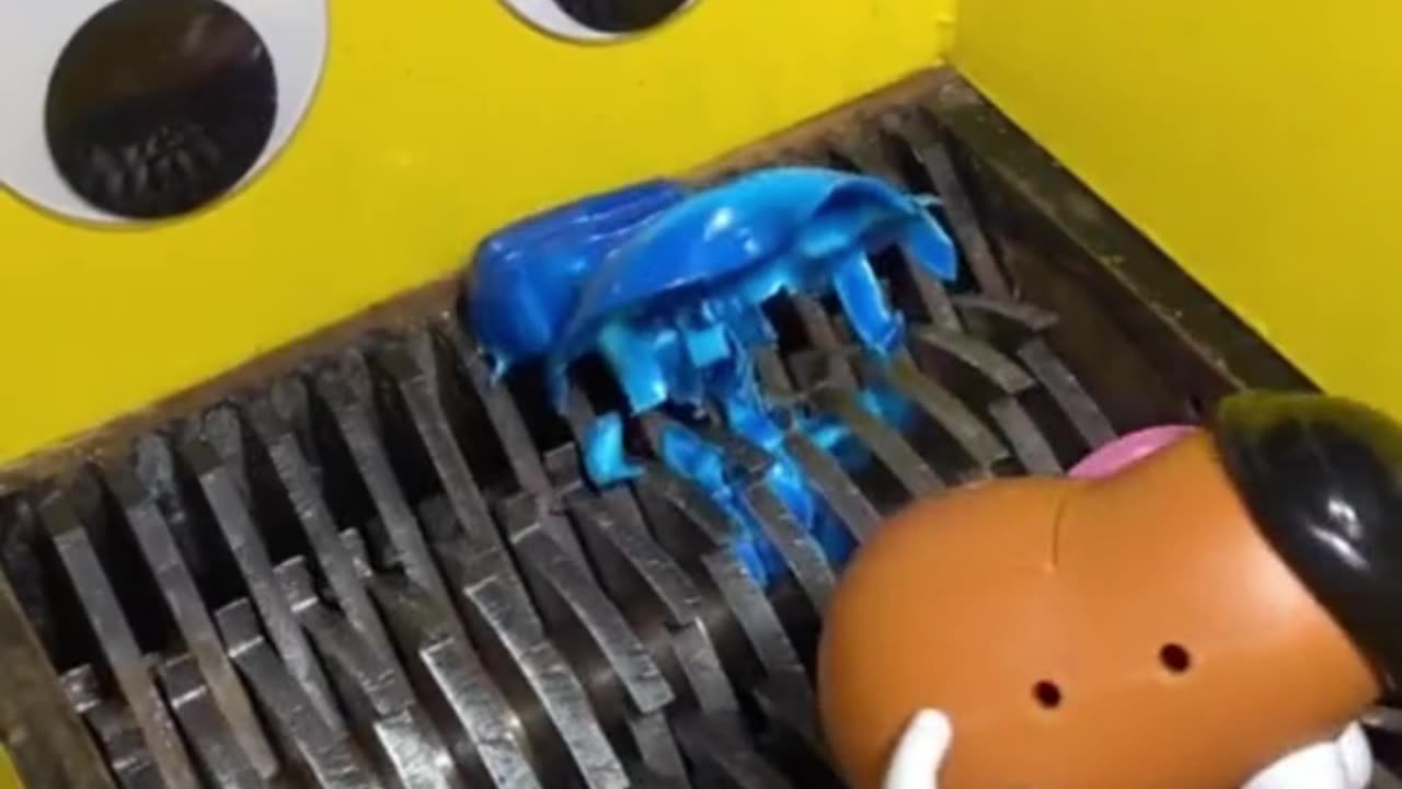 Crushing a soft toy #shortsvideo #oddlysatisfying #satisfactory