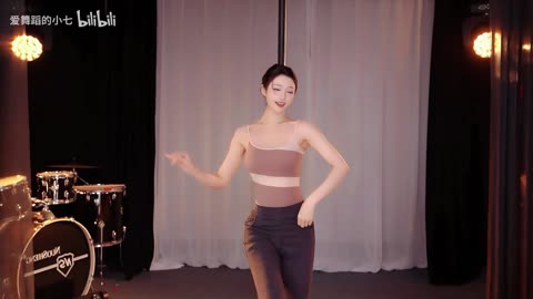 Attractive Veiled Crop Top Warm Slow Dance | Daily Beauty EP 1600