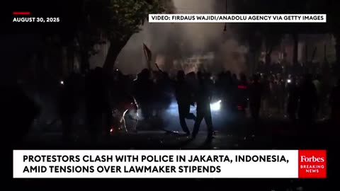 Protestors Clash With Police In Jakarta, Indonesia, Amid Tensions Over Lawmaker Housing Stipends