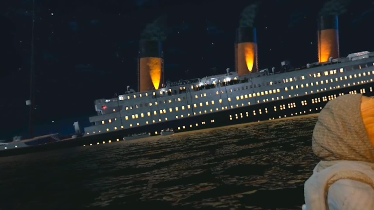 360 ' TITANIC SINKING