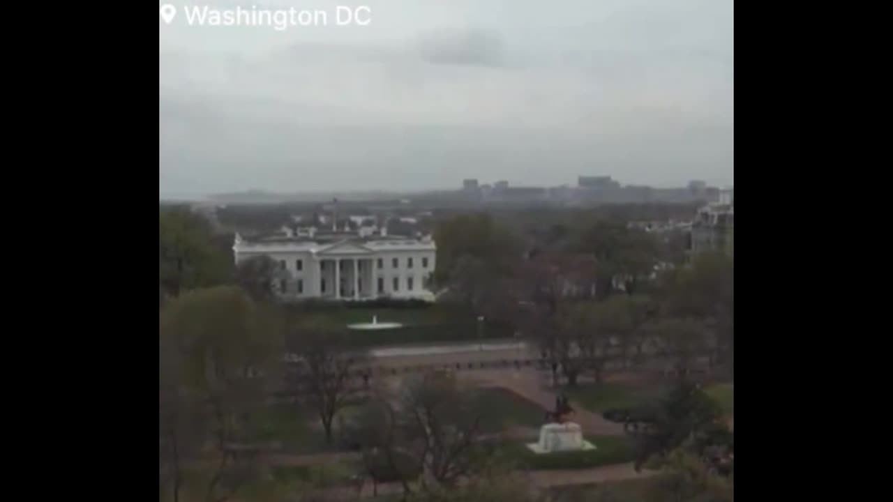 Breaking SECRET SERVICE and bomb squad on site at the White House