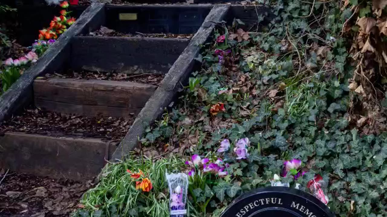 FAMOUS GRAVES - VOL. 500: MARC BOLAN