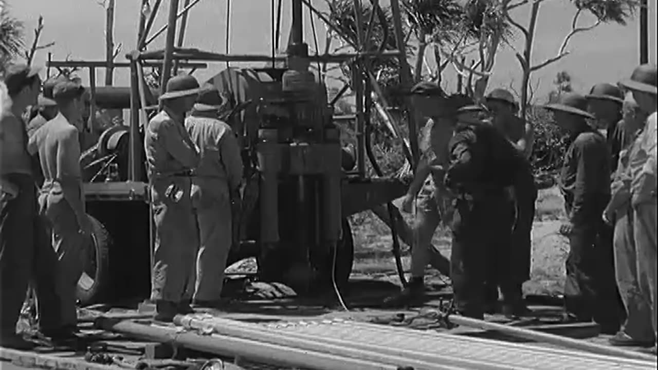 DIVERS GOING OVERBOARD AND DR... - DIVERS GOING OVERBOARD AND DRILLING ON NORTH SIDE - 428-npc-18872
