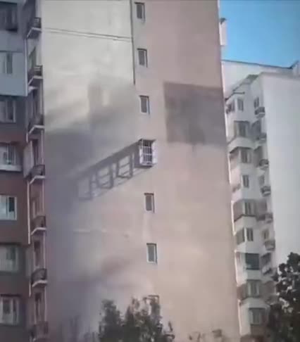 SHADOWS DO NOT ALWAYS 🢢 BEHAVE AS THEY SHOULD