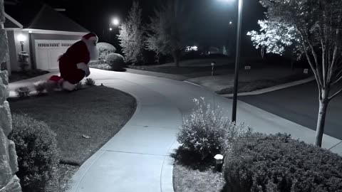 Terrifying Santa Claus caught on CCTV