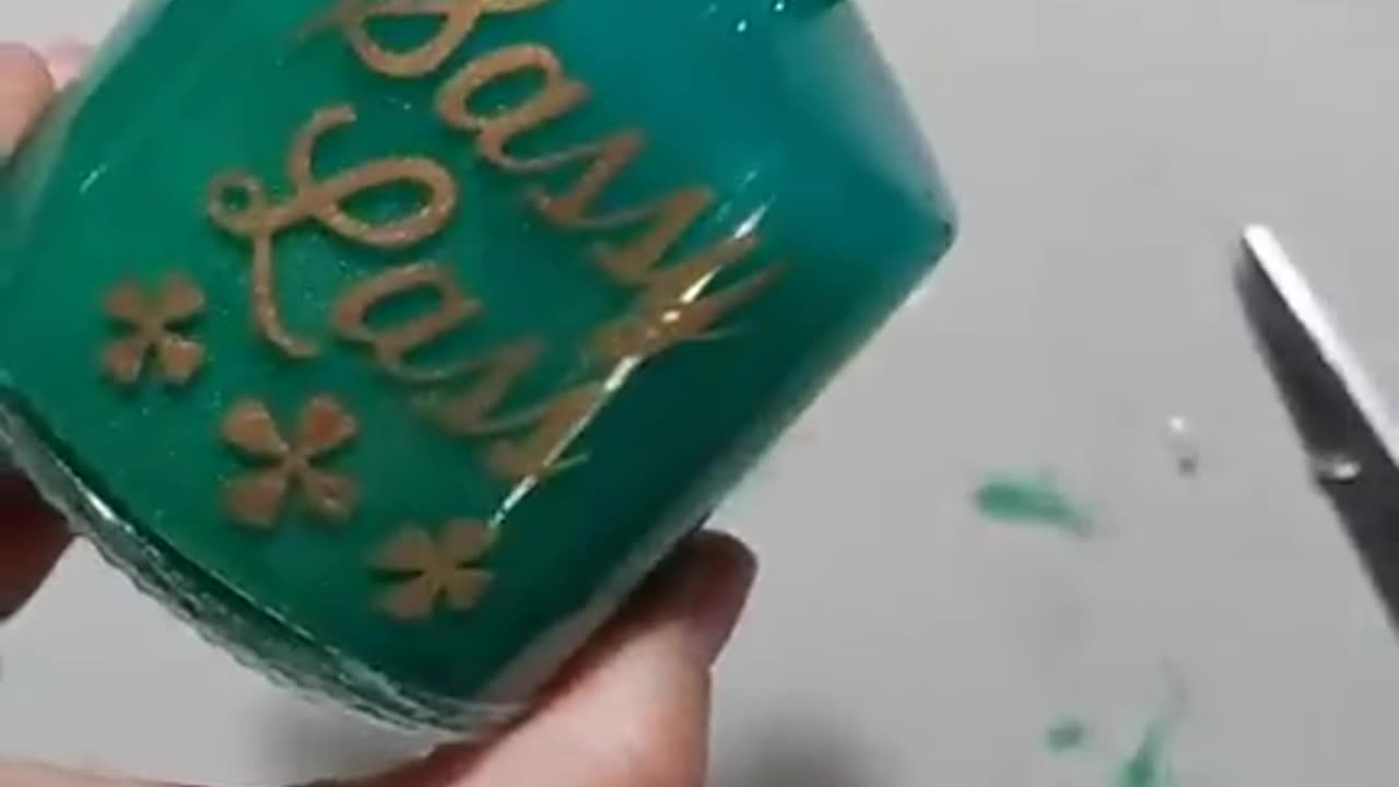 Making a decorative shimmer jar