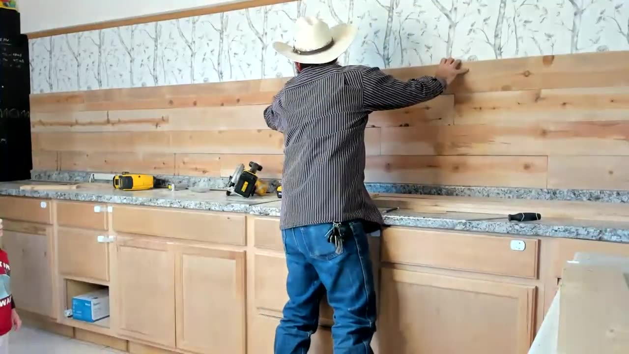 Building The Studio For The Master Class - Live! Joined By My Wife Emily Reading Comments!