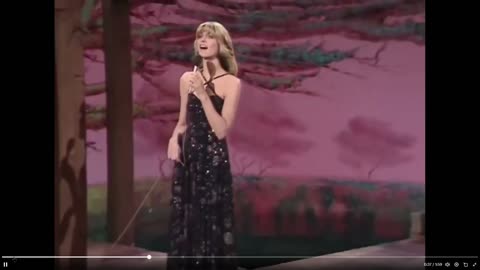 Quick Smile: Take Me Home Country Roads(1977) - Beautiful voice and singer