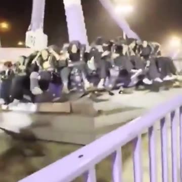 Pamje dramatike, këputet krahu i atraksionit turistik, disa të lënduar