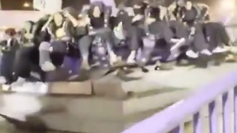 Pamje dramatike, këputet krahu i atraksionit turistik, disa të lënduar