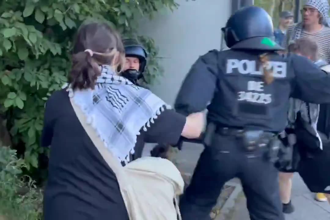 A young woman violently tackled by berlin police at a pro HAMAS protest