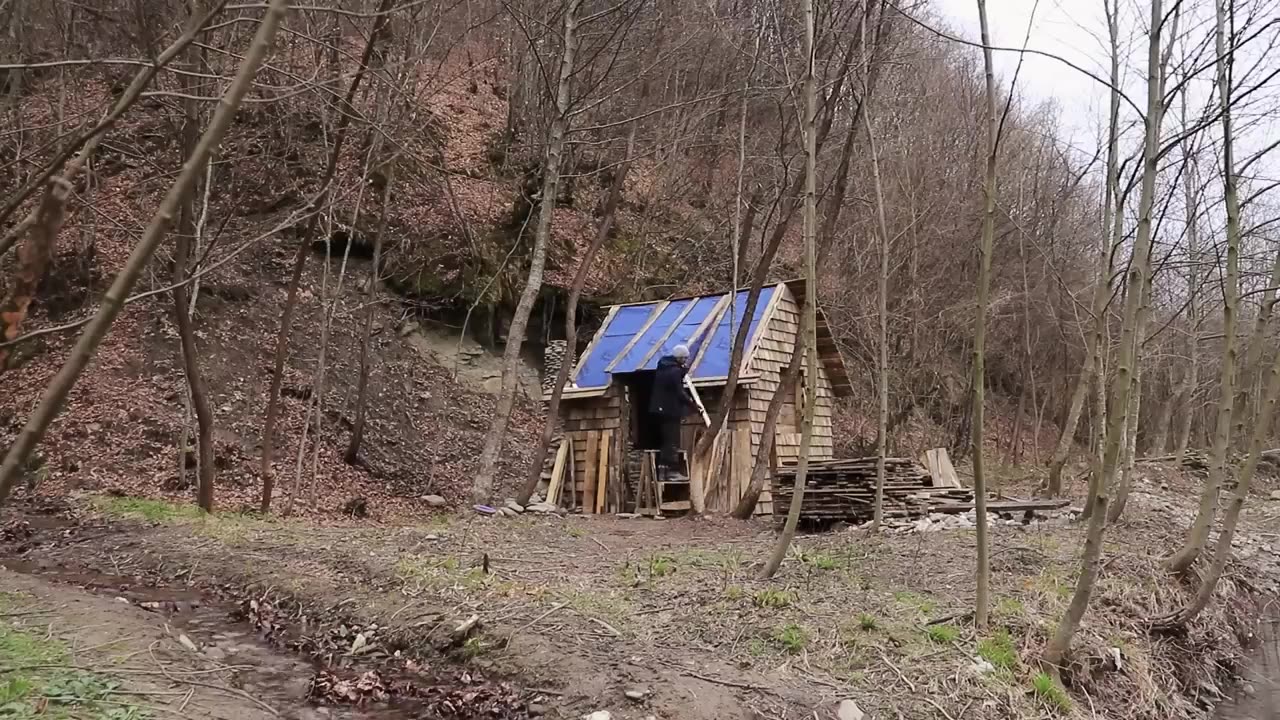 Lesnoy - Man Builds House Out of ABANDONED PALLETS in the Middle of the Forest in 121 Days