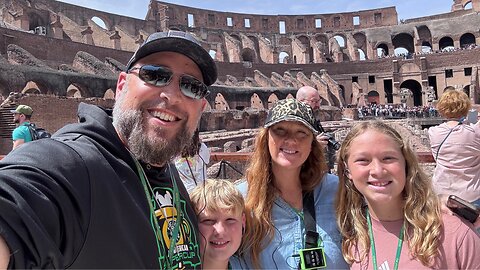 Exploring The Colosseum! Walking Through Ancient Rome!