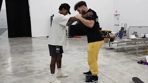 Nyjah Huston Teaches Adin Ross How To Skate!