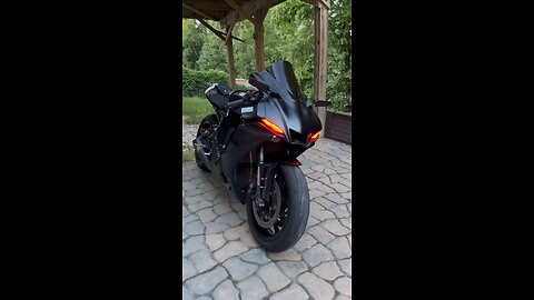 First ever yamaha R1