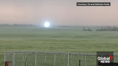 👀 ‘Never seen this before’ - Mysterious orb of light filmed in Alberta...