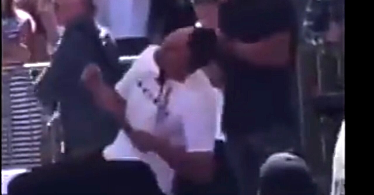 CHARLIE KIRK SHOT IN THE NECK AT UTAH EVENT TODAY, SEPT 10, AND CONFIRMED DEAD 🔥