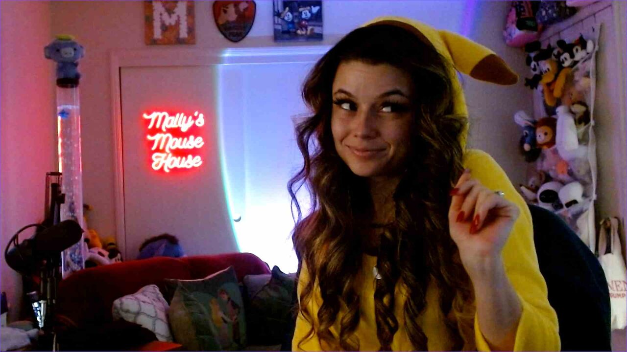Let's Hang!! Dress-Up & Games